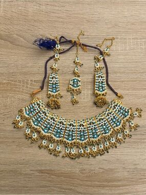 Choker Necklace Set Blue & White rhinestones